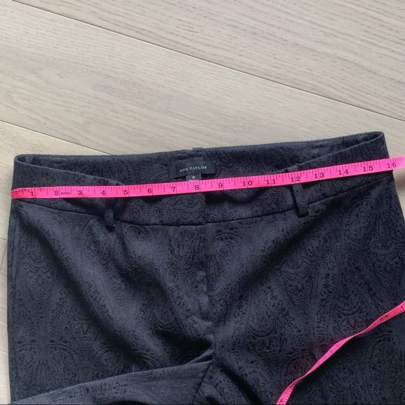 Ann Taylor Black Damask Brocade Style Cropped Pant Size 6 - Picture 9 of 11